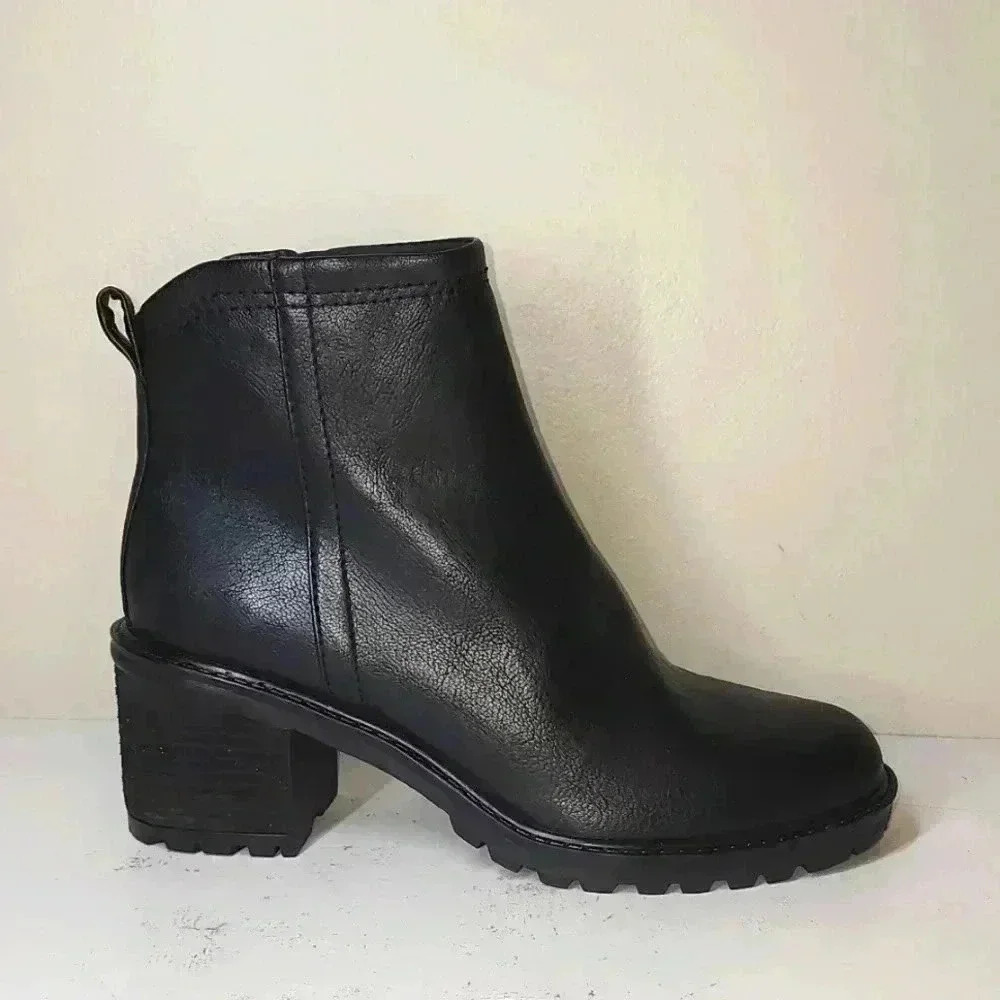 Zodiac ankle boot nwob